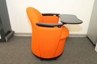 Sessel mit Klapptablar in zwei Farben