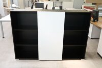 Palmberg schwarzes Sideboard mit weißer Glastür