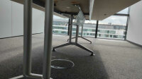 Wilkhahn Konferenztischanlage groß mausgrau mit Sichtschutzblenden